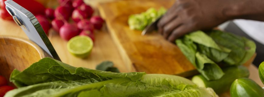 side-view-man-cooking-with-smartphone side-view-man-cooking-with-smartphone
